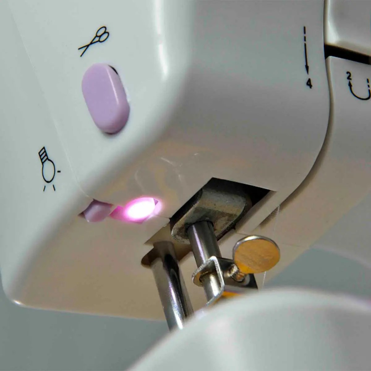 Máquina de Coser Portátil Lila | P110 - Imagen 4