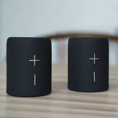 Altavoz Aloha Lite PRIXTON dividido en 2 altavoces.