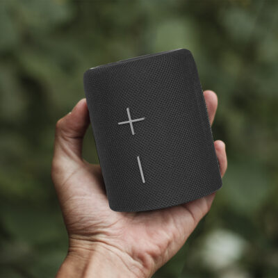 Uno de los dos altavoces del altavoz Aloha Lite PRIXTON.